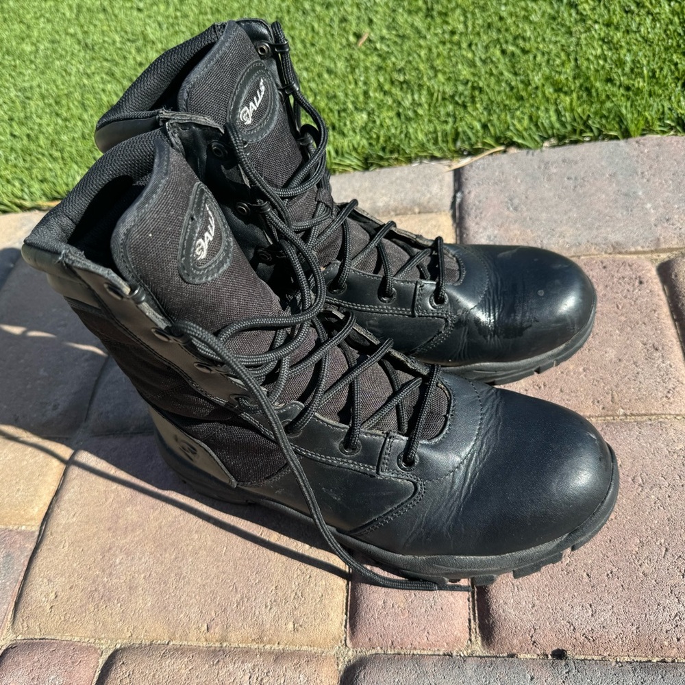 Men’s Galls duty boots. Size 10